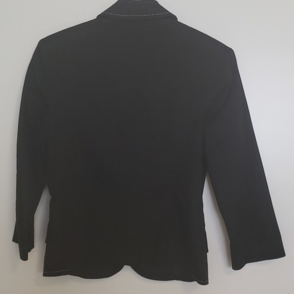 Blazer - Picture 2 of 6